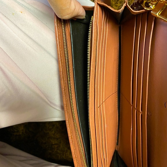 Gucci Orange Embossed Leather Clutch with Gold Chain - Picture 3 of 5